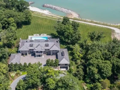 A 27.5M Lakefront Estate in Lake Forest Blends Modern Luxury with Timeless Elegance 1