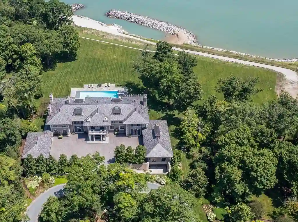 595 Circle Ln: A $27.5M Lakefront Home Blending Modern Luxury with Timeless Elegance