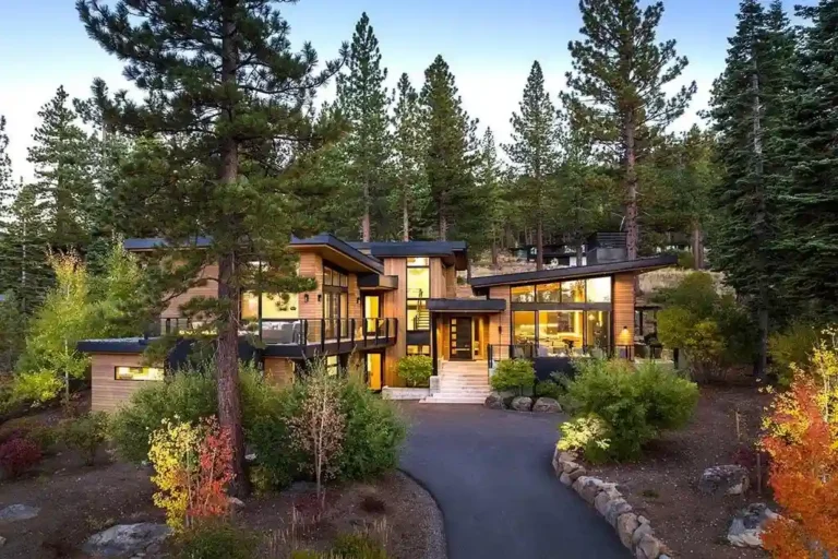 Luxury Mountain Retreat in Truckee Blends Contemporary Design with Nature’s Beauty Listed at $7.48 Million