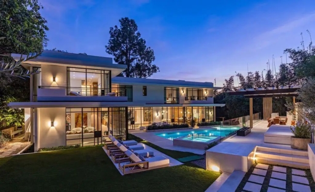 A Modernist Masterpiece in Beverly Hills Hits the Market for $21.995 Million