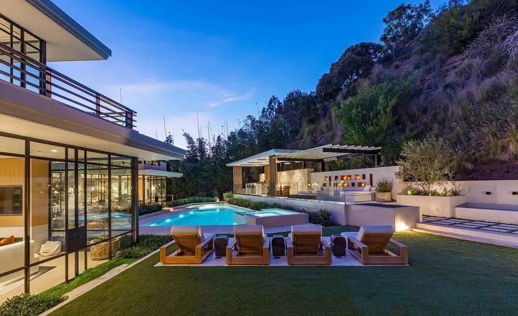 A Modernist Masterpiece in Beverly Hills 9509 Heather Rd Hits the Market for 21.995 Million 13 2