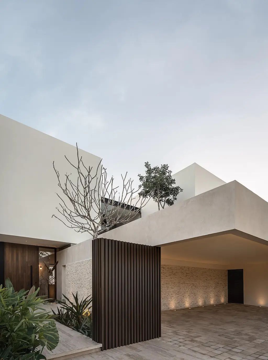 Casa CCC by R79 Arquitectura, A Harmonious Fusion of Light and Space