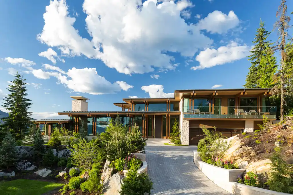 High Point Residence by Openspace Architecture, A Luxurious Mountain Retreat