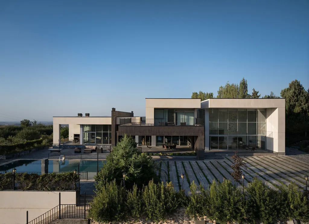 Horizontal Villa by Peyman Gordan A Modern Oasis in Alborz Province 9