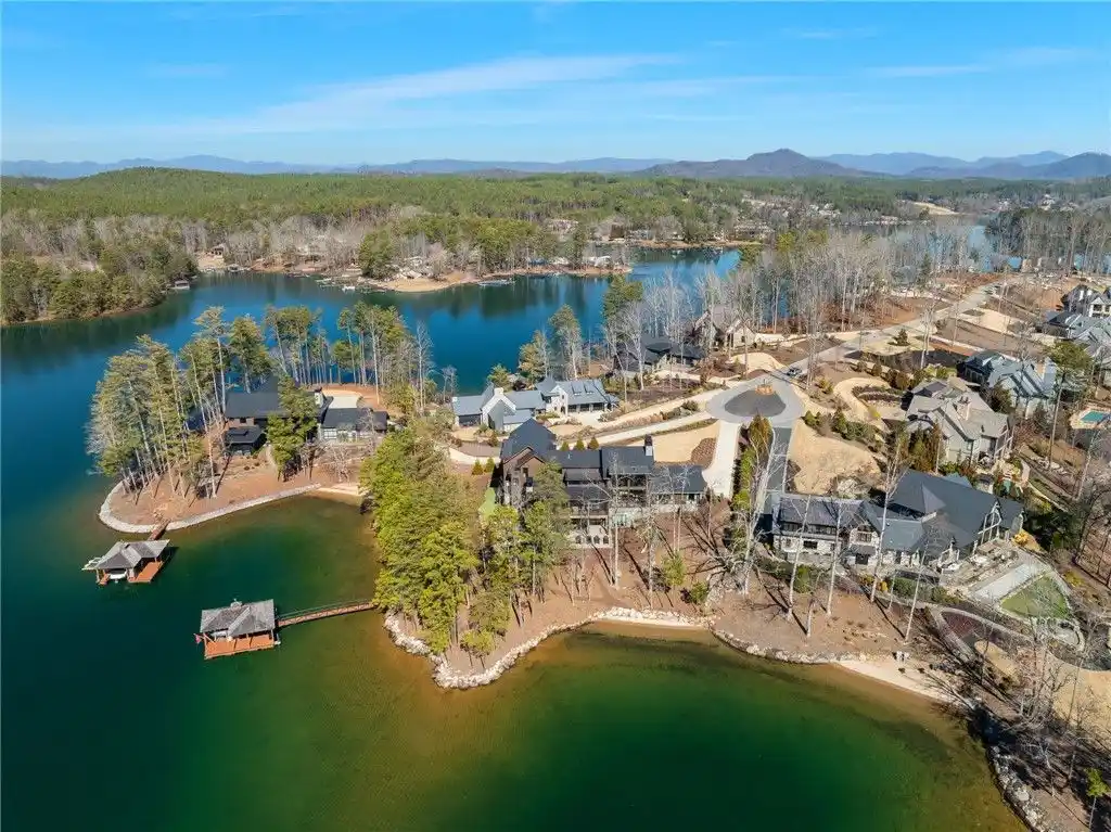 Lakeside Luxury Redefined 473 Peninsula Rdg Hits the Market for 11.5 Million 15