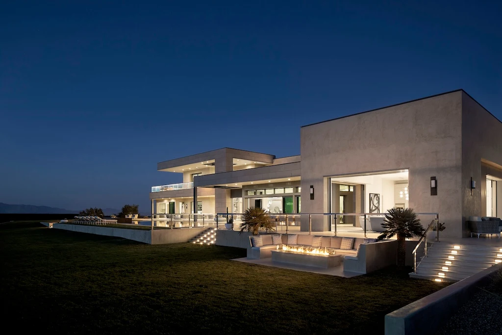 Sunset Summit Residence by Cushing Terrell, A Desert Oasis of High Design