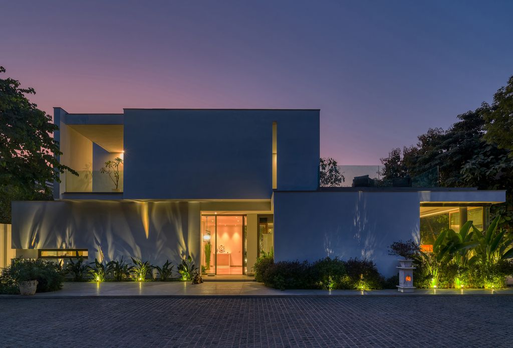 White House, Minimalist Sanctuary in India by DADA Partners