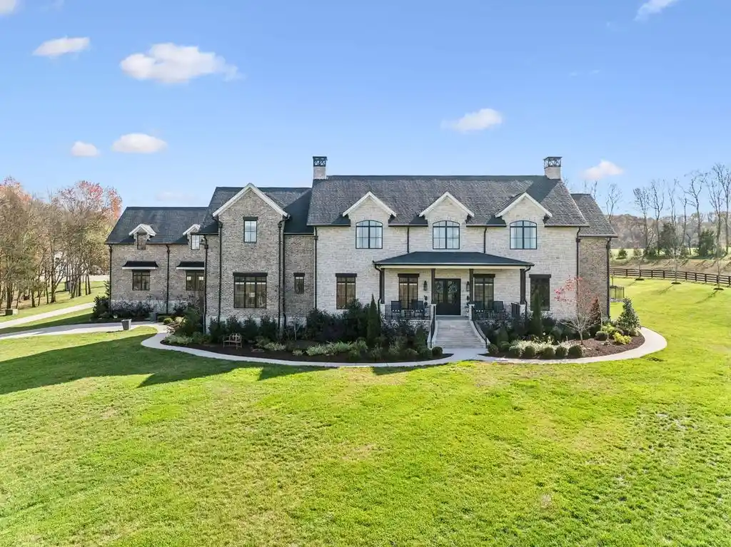 6599 Owen Hill Rd: $9.5M Tennessee Estate Showcases Spectacular Views and Unmatched Elegance