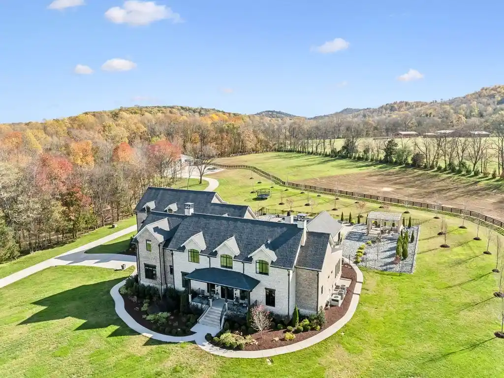 6599 Owen Hill Rd: $9.5M Tennessee Estate Showcases Spectacular Views and Unmatched Elegance