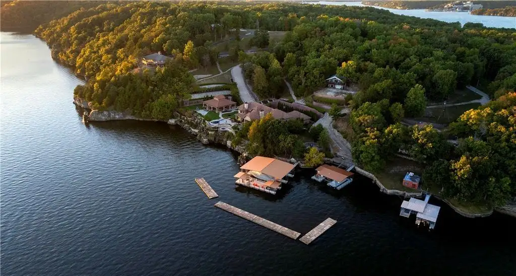 120 Carson Dr An Exclusive 8.9M Iconic Masterpiece at Lake of the Ozarks 15