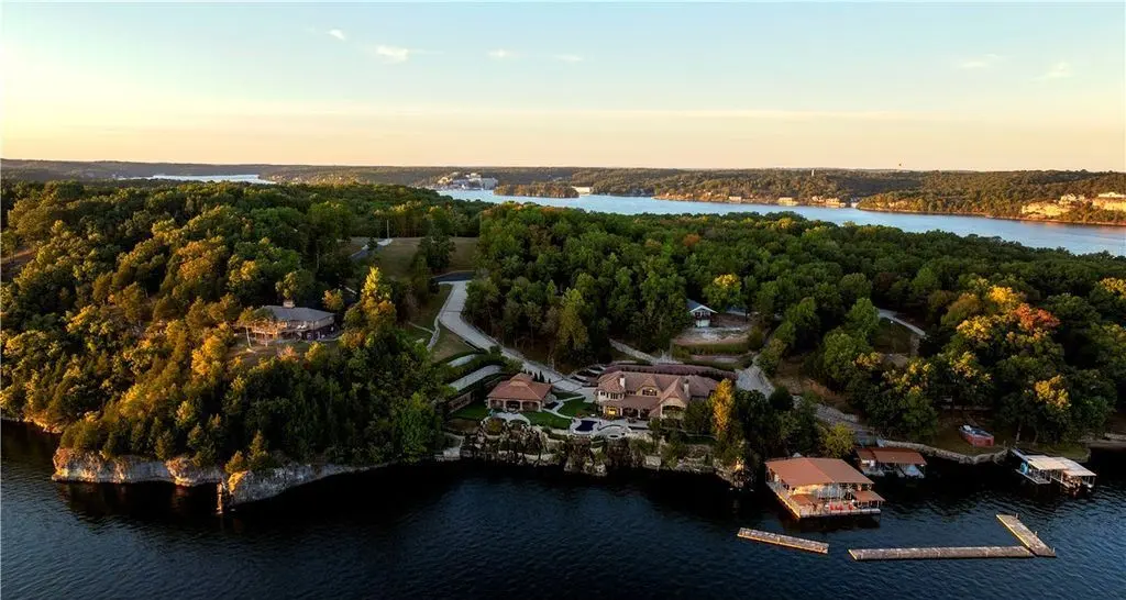 120 Carson Dr An Exclusive 8.9M Iconic Masterpiece at Lake of the Ozarks 5