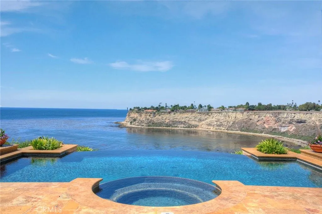 2729 Via Oleadas A Spectacular Oceanfront Estate in California Asking 19999000 3