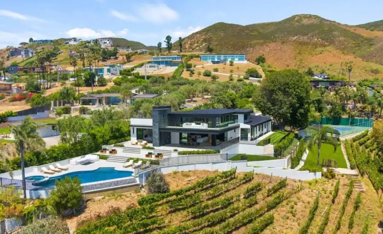 Refined Coastal Luxury: Modern California Estate Hits the Market for $14,995,000