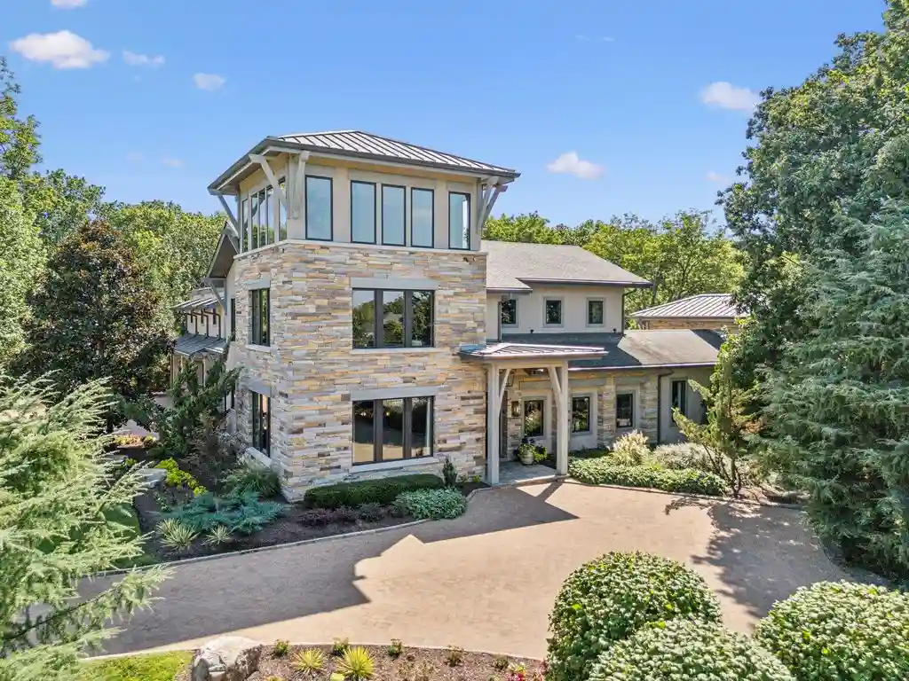 3401 Trimble Rd A Stunning Tennessee Estate Blending Classic Charm with Contemporary Luxury 2