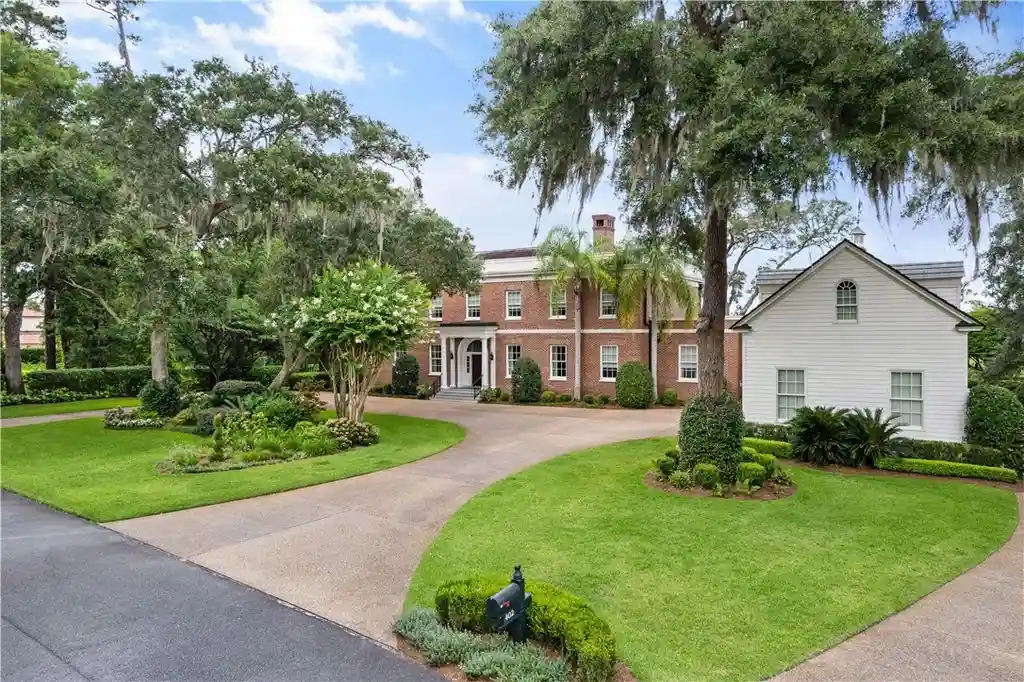 402 Hawkins Island Dr Historic Georgian Home Showcases Unparalleled Marsh Views for 4 14