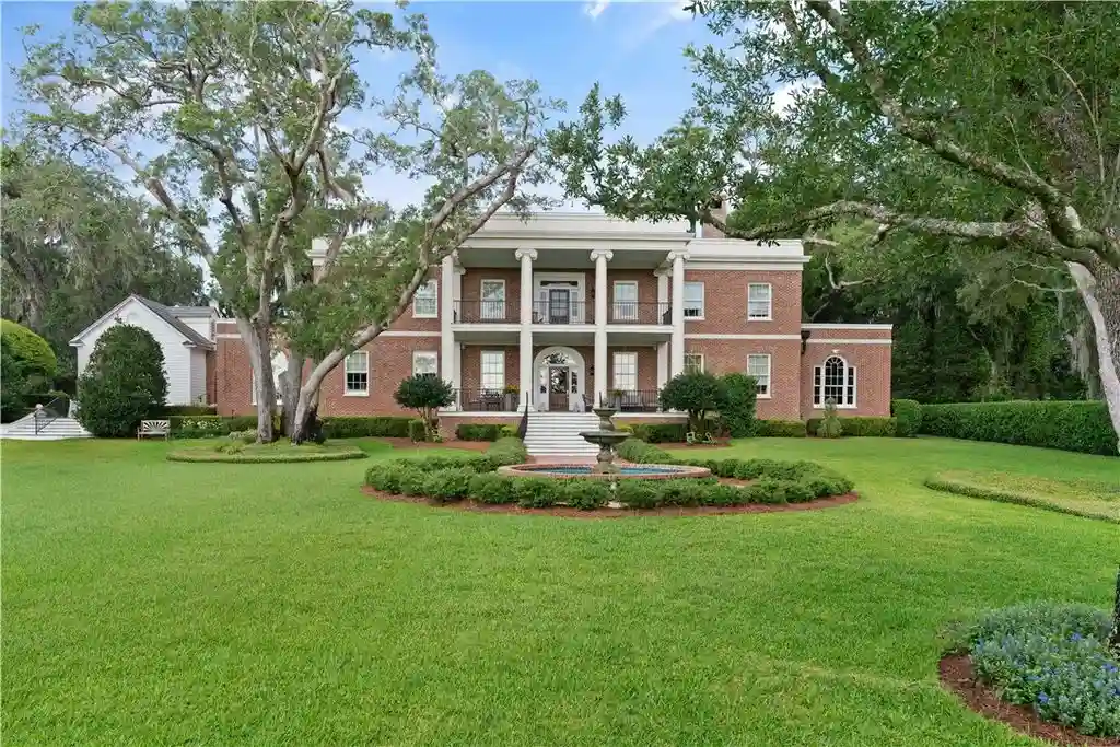 402 Hawkins Island Dr Historic Georgian Home Showcases Unparalleled Marsh Views for 4 2