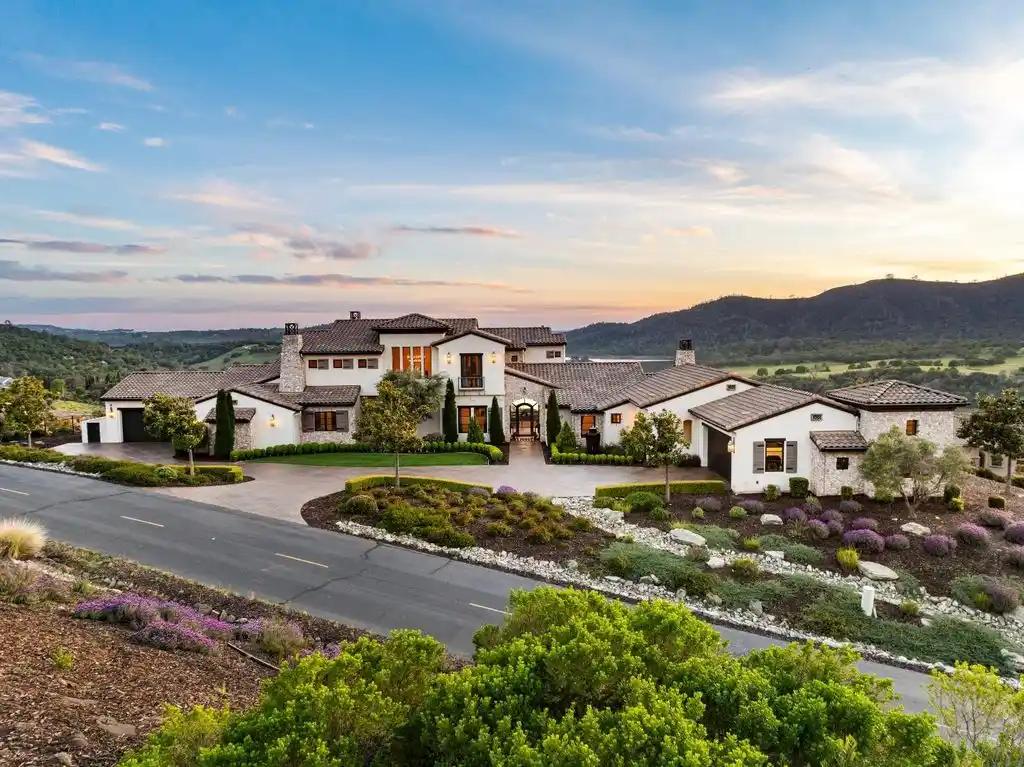 410 Jordan Ct Stunning Estate by Lee Construction with Panoramic Views – Listed for 3 14