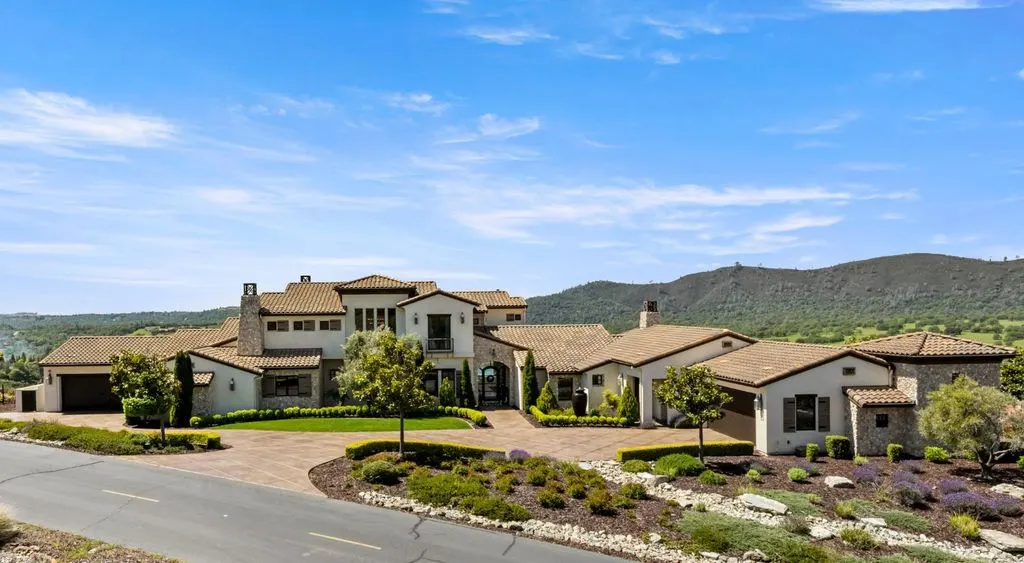 410 Jordan Ct Stunning Estate by Lee Construction with Panoramic Views – Listed for 3 2