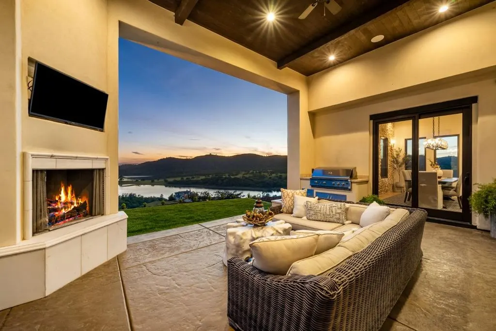 410 Jordan Ct Stunning Estate by Lee Construction with Panoramic Views – Listed for 3 8