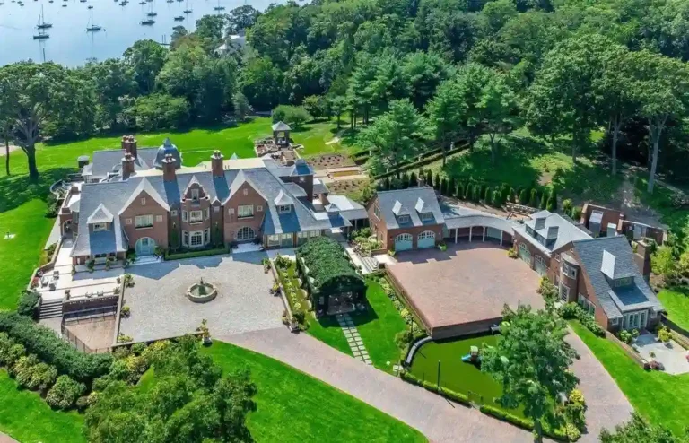 MiddleSea: A Majestic Waterfront Estate in New York with Panoramic Views for $39.9 Million