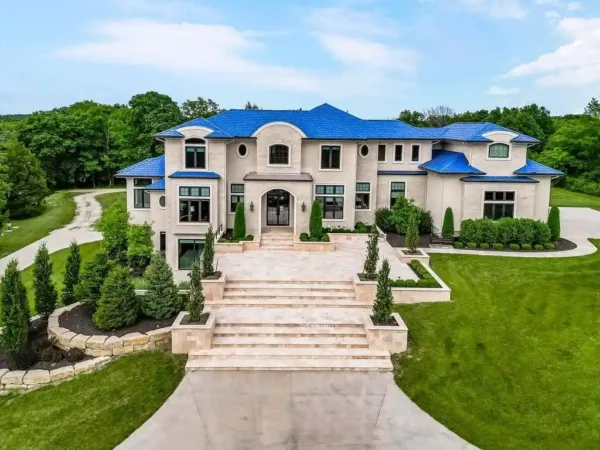 Kansas Estate Blurs the Line Between Indoors and Out for $4,939,000