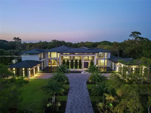 Ultra-Modern Home for Sale: $24 Million Architectural Marvel in the Heart of Pinecrest