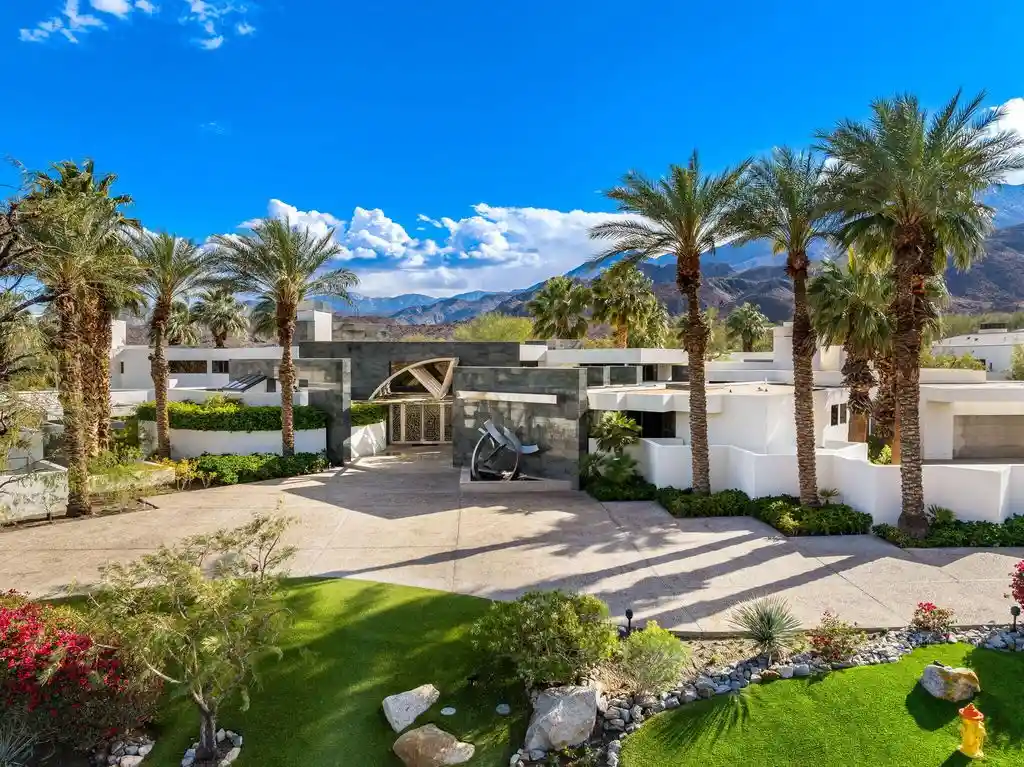 A Breathtaking Contemporary Oasis 79235 N Tom Fazio Ln Crafted by Guy Dreier for 7 1