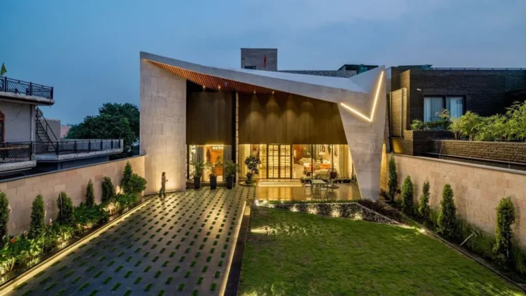 Modern Indian Palace by Space Race Architects in Bhogpur