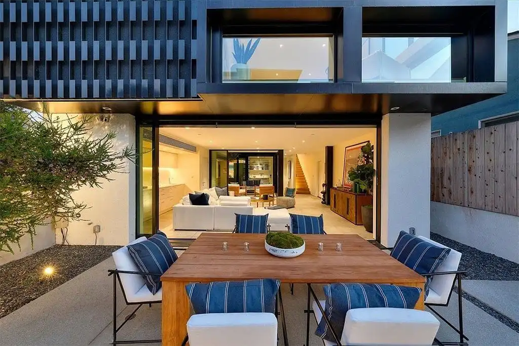 Alma Switch House by Brooks Scarpa A Modern Courtyard Haven 2