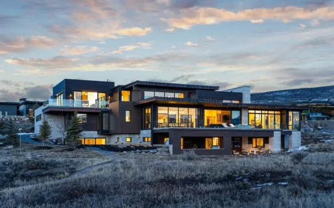 Contemporary Masterpiece by Michael Upwall Offers Stunning Views in Utah for $8.9 Million