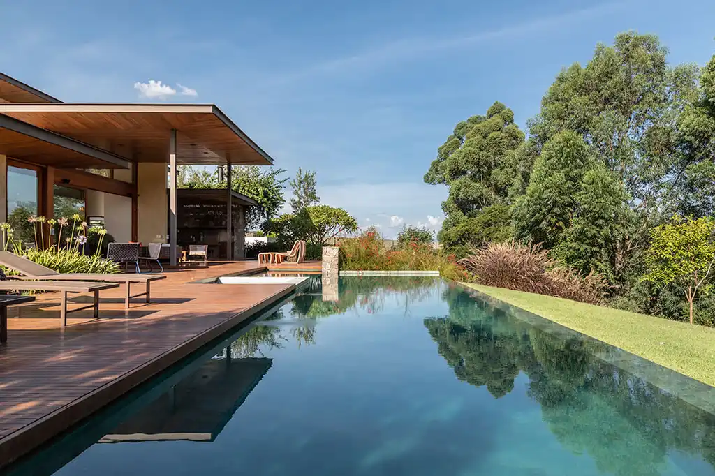 DAC House by Gilda Meirelles Arquitetura, A Harmonious Integration with Nature