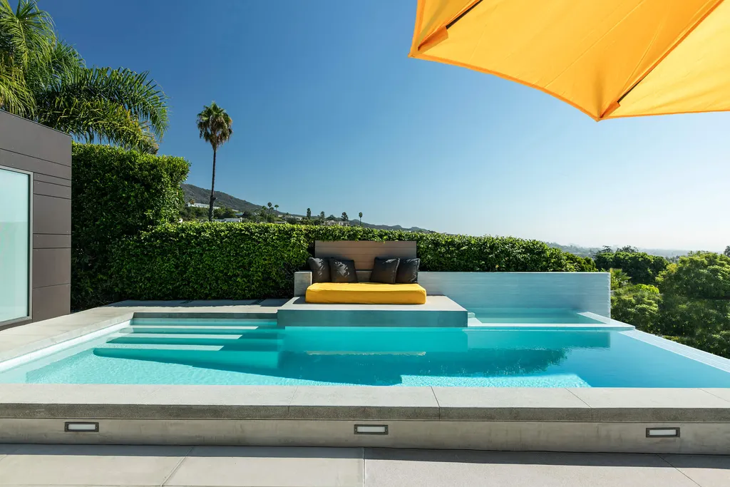 Glenhaven Residence by Abramson Architects, A Seamless Indoor-Outdoor Retreat in Pacific Palisades