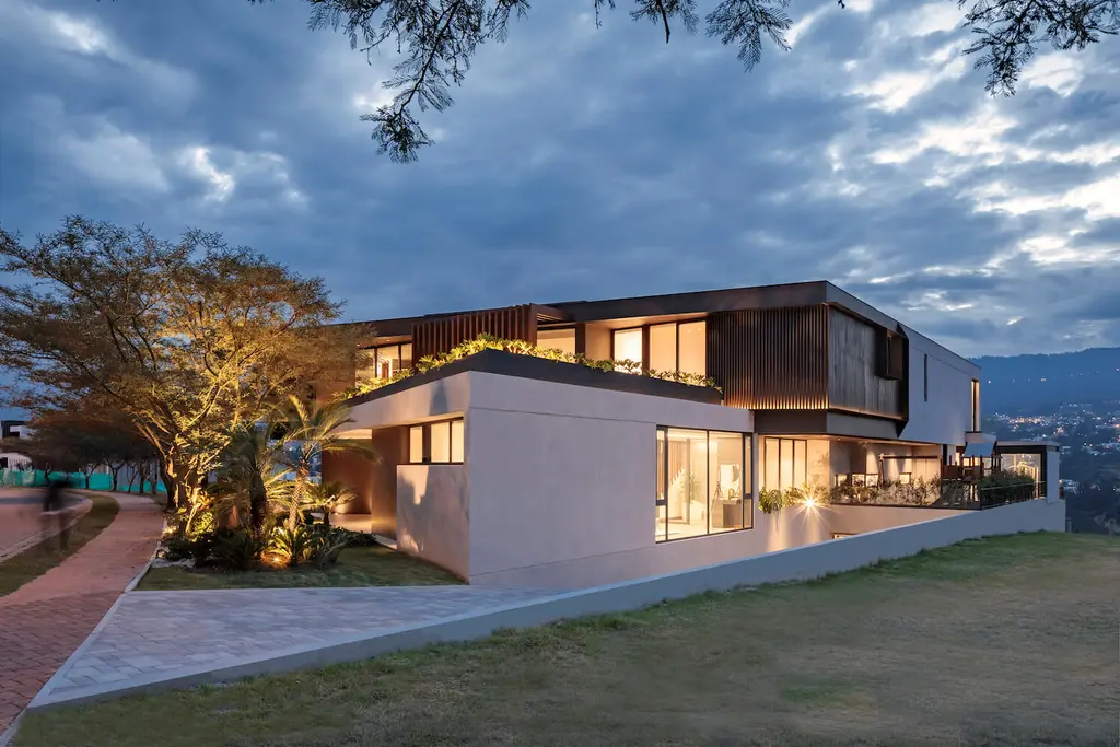 Paralelogramo House by Najas Arquitectos, A Harmonious Integration of Architecture and Landscape 