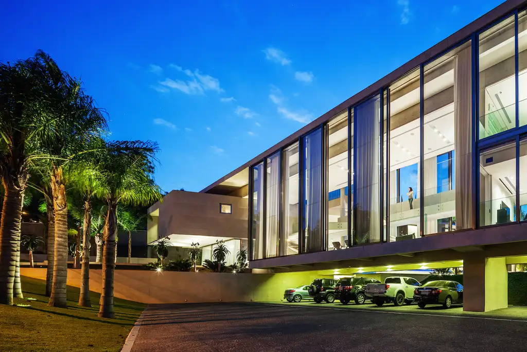 TRD House by Biselli Katchborian Arquitetos Associados A Harmonious Fusion of Glass Wood and Concrete 1