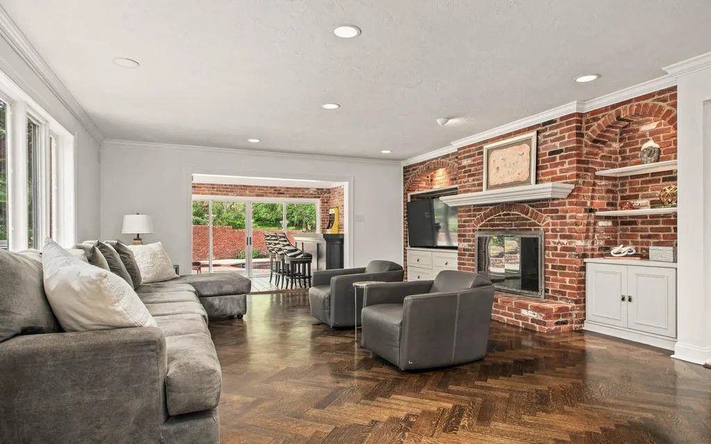 1100 Green Valley Rd Showcases a Stunning Tudor Revival in Bryn Mawr for 2.795 Million 9