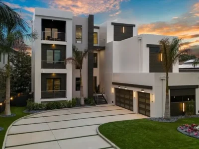 5131 W Neptune Way Tampa FL 33609 Listed for 9.7M A Waterfront Masterpiece of Modern Luxury 1