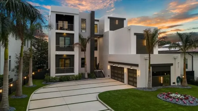 Exceptional $9.7 Million Waterfront Estate Showcasing Unrivaled Luxury and Smart Living in Tampa