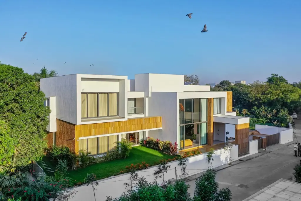 Casa bianca villa in Ahmedabad by The Grid Architects, A Biophilic Urban Sanctuary Rooted in Art, Light, and Serenity