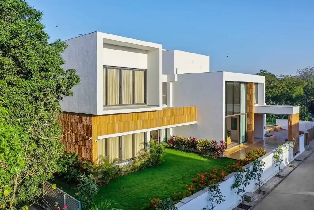 Casa Bianca in Ahmedabad by The Grid Architects A Biophilic Urban Sanctuary Rooted in Art Light and Serenity 3