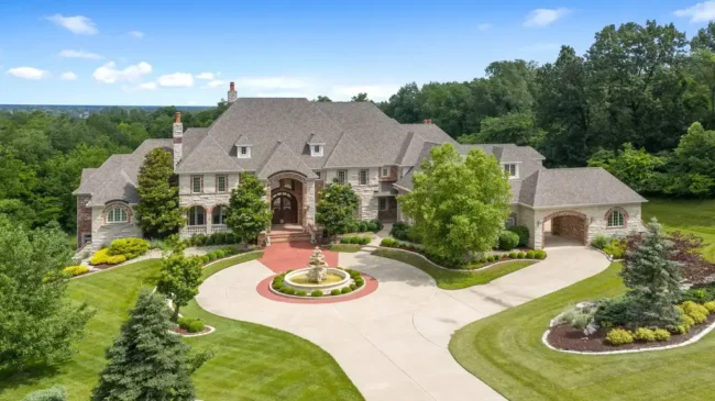 Elegance Overlooking the Fairway: A Lavish Golf Course Estate in Weldon Spring, MO
