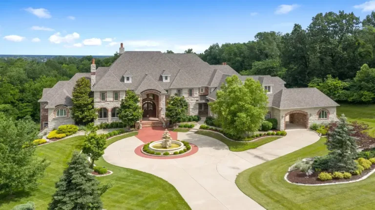 Elegance Overlooking the Fairway: A Lavish Golf Course Estate in Weldon Spring, MO