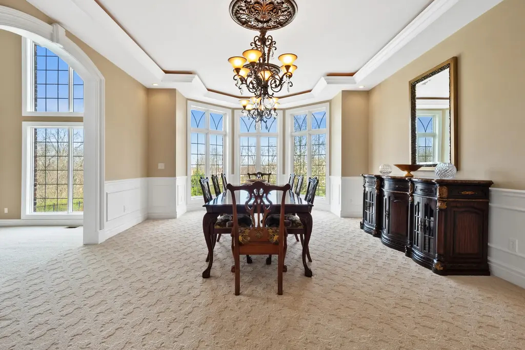 11 Upper Whitmoor Dr, Weldon Spring, MO. A Lavish Golf Course Estate in Weldon Spring