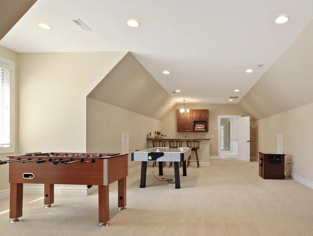 11 Upper Whitmoor Dr, Weldon Spring, MO. A Lavish Golf Course Estate in Weldon Spring