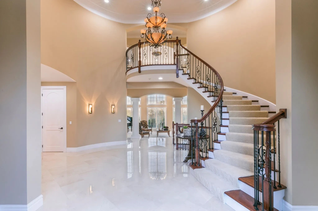 11 Upper Whitmoor Dr, Weldon Spring, MO. A Lavish Golf Course Estate in Weldon Spring