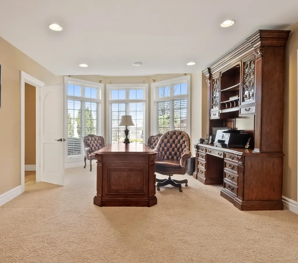 11 Upper Whitmoor Dr, Weldon Spring, MO. A Lavish Golf Course Estate in Weldon Spring
