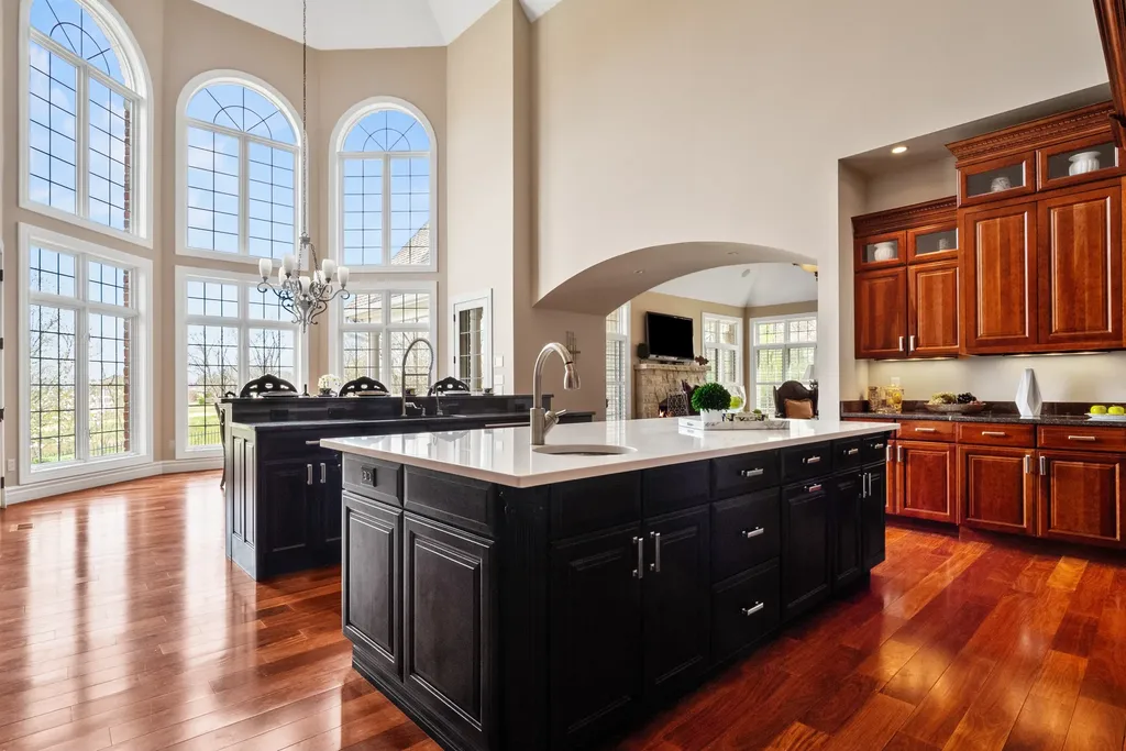 11 Upper Whitmoor Dr, Weldon Spring, MO. A Lavish Golf Course Estate in Weldon Spring