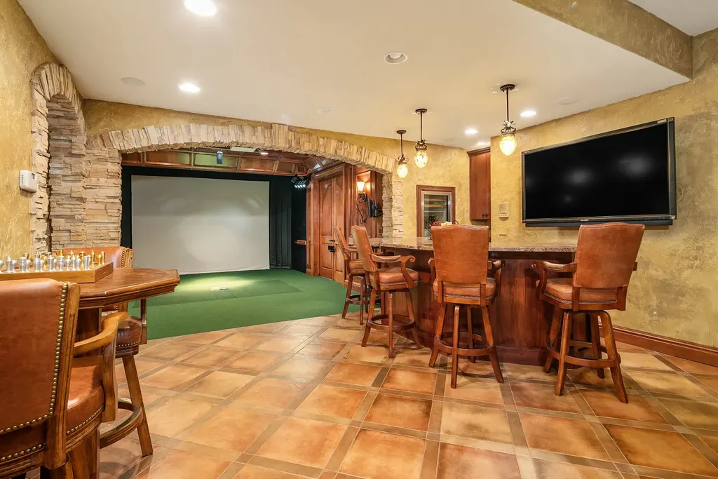 11 Upper Whitmoor Dr, Weldon Spring, MO. A Lavish Golf Course Estate in Weldon Spring