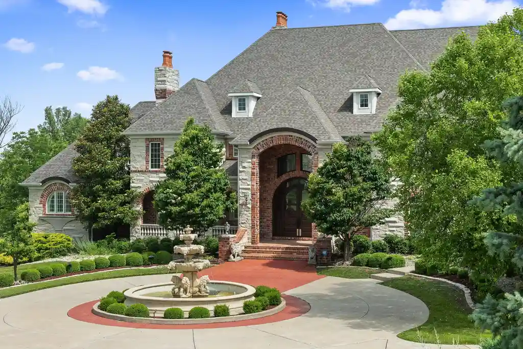 11 Upper Whitmoor Dr, Weldon Spring, MO. A Lavish Golf Course Estate in Weldon Spring