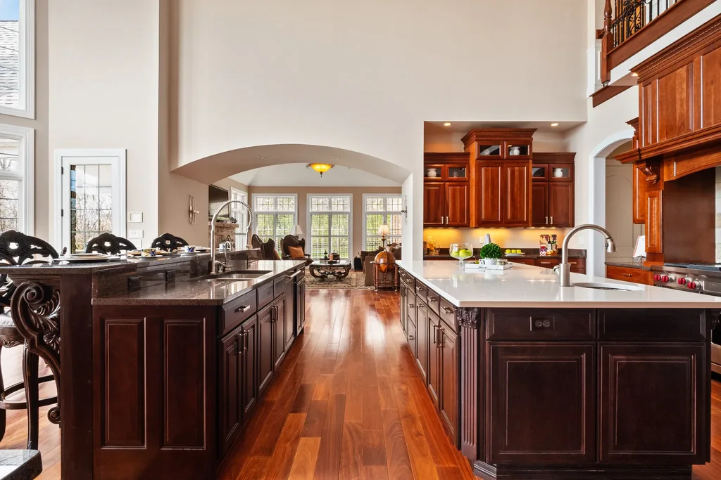 11 Upper Whitmoor Dr, Weldon Spring, MO. A Lavish Golf Course Estate in Weldon Spring