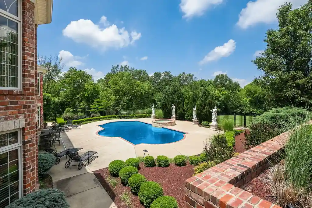 11 Upper Whitmoor Dr, Weldon Spring, MO. A Lavish Golf Course Estate in Weldon Spring